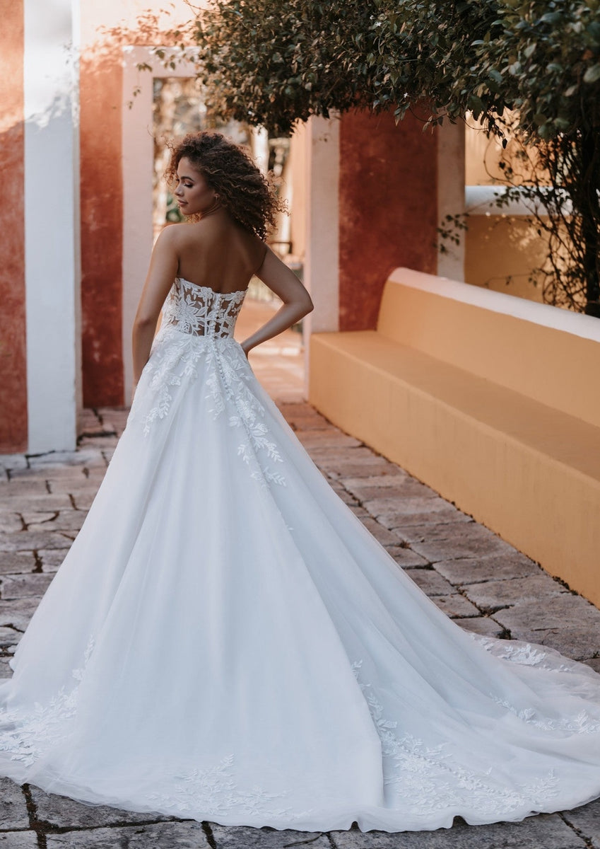 Romantic Blue Ball Gown With Sweetheart Neckline